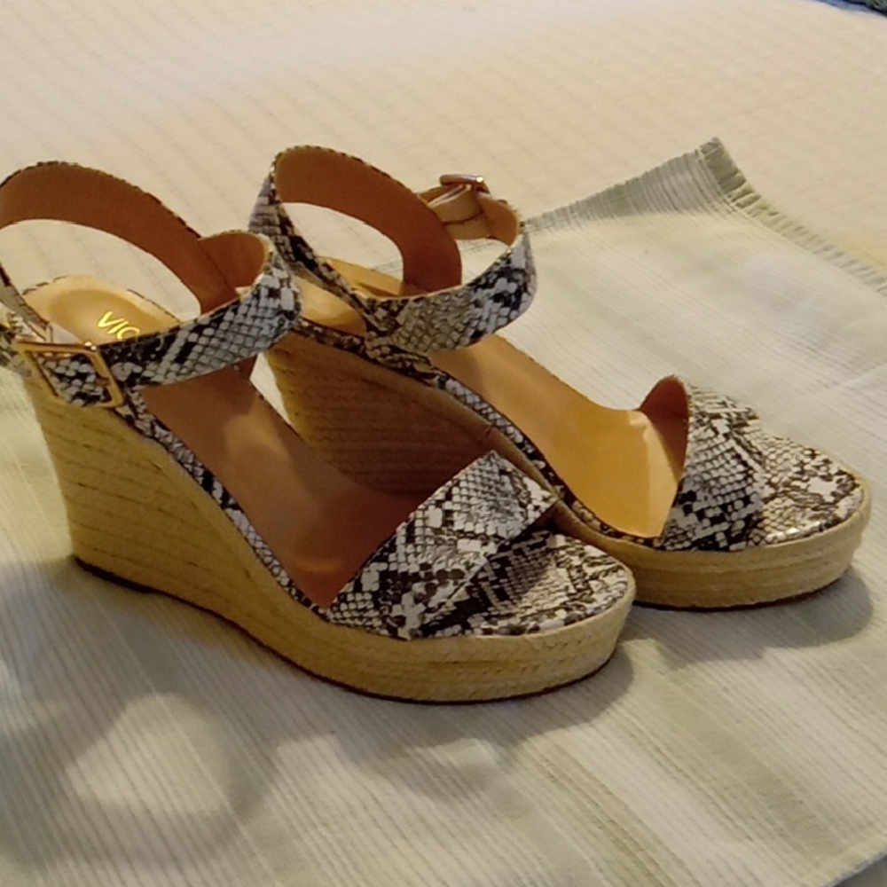 Vicki Vicki Faux Snake Black And White Wedge Sandals